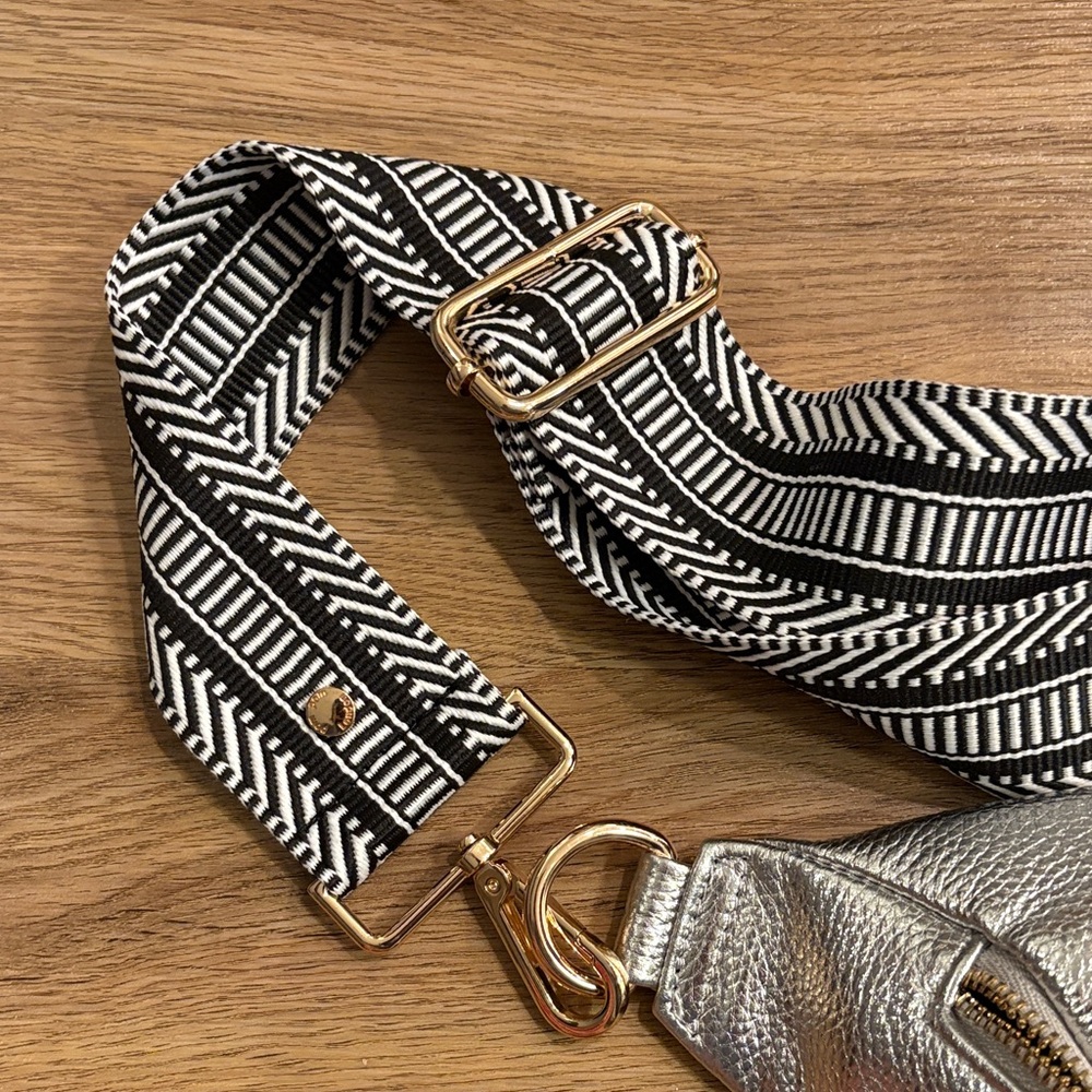 Pom Pom London Silver Crossbody Bag with Three Straps, a key chain and dust bag - Picture 6 of 13